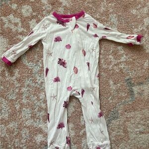 Kyte BABY Seashell Print Kids Footie - White and Pink